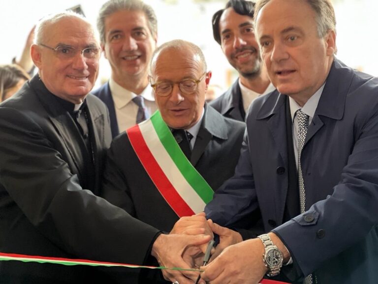 L’assessore Leo inaugura la nuova Casa dello Studente nell’ex hotel White House di Foggia (Ph. Press Regione Puglia)