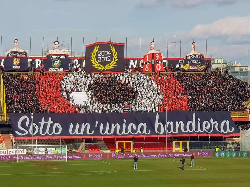 Tifoseria allo Stadio Pino Zaccheria di Foggia. Fonte: Pagina Facebook Ufficiale del Foggia Calcio-Canonico
