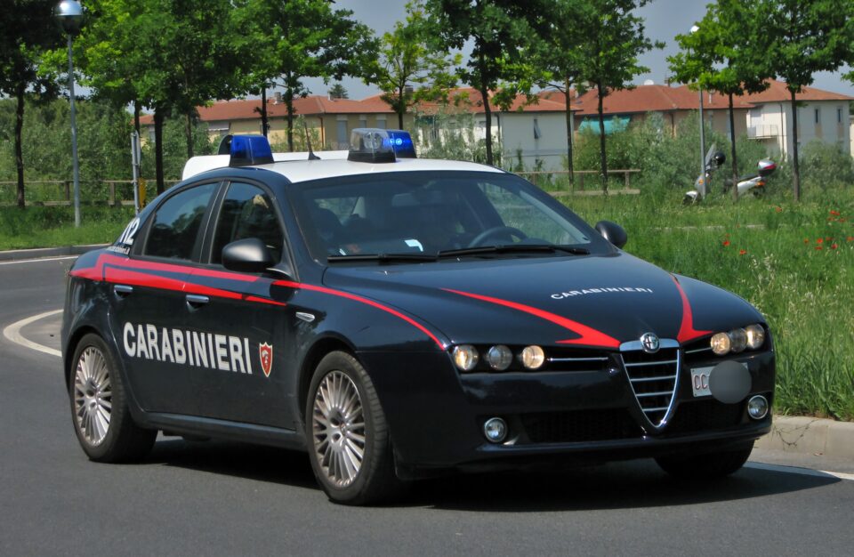 Auto Carabinieri in azione, immagine di repertorio (Original Image From Wikimedia Commons, the free media repository)