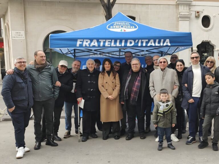 gruppo-con-De-Leonardis-Fallucchi-1-1536x864-1(1)