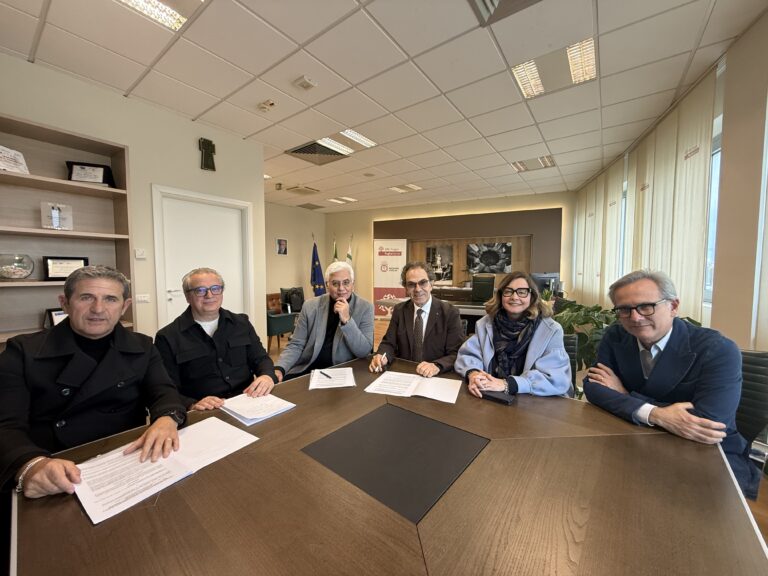 Firma dei contratti direttori dipartimento Scelzi, Sollazzo e Bisceglia