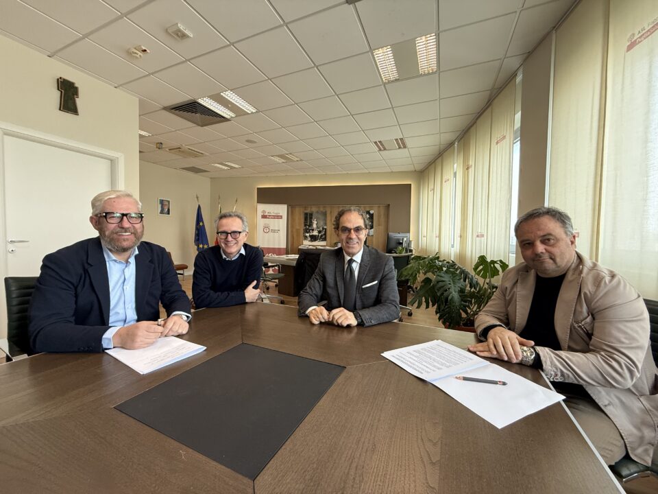 firma contratti Renato Lombardi e Stefano Colelli