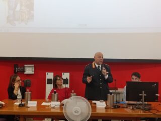 tavolo relatori 2