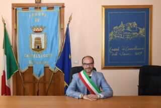 Sindaco Mattia Azzone
